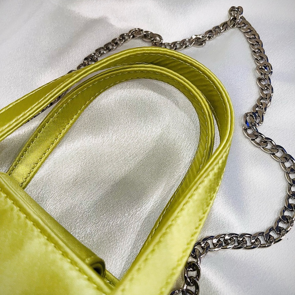 💚 GUESS Lime Green Mini Tote – Y2K Era - Picture 3 of 12